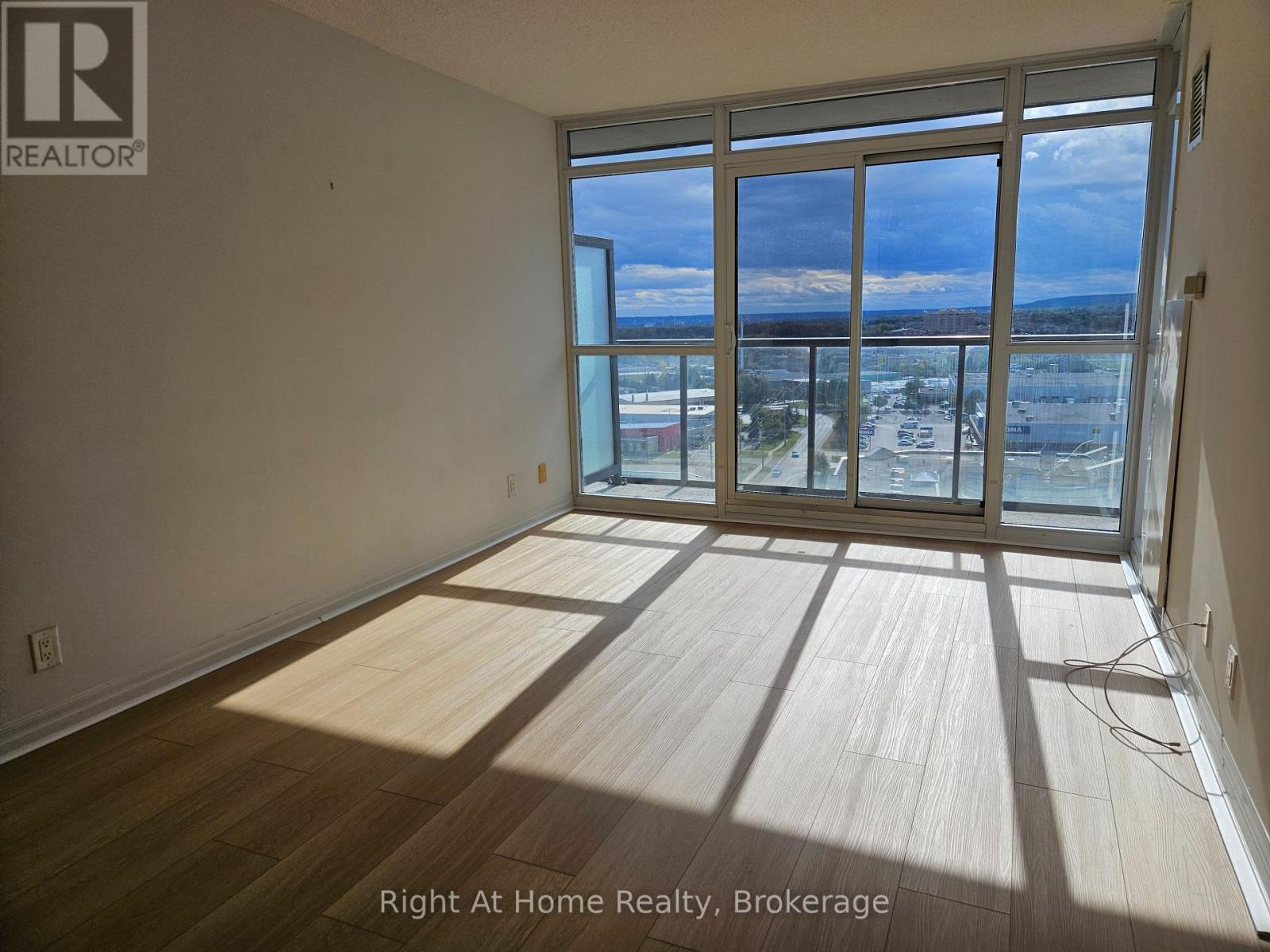 1506 - 1940 Ironstone Drive, Burlington (Uptown), ON - Indoor Photo Showing Other Room