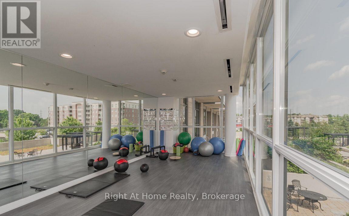 1506 - 1940 Ironstone Drive, Burlington (Uptown), ON - Indoor Photo Showing Other Room