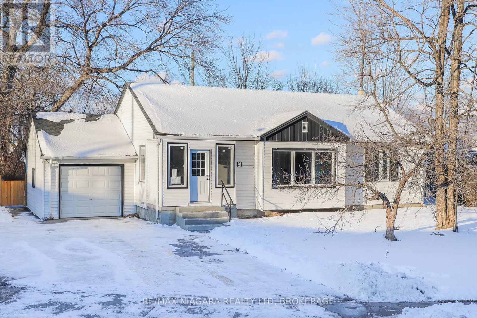 5 Meadowvale Drive, St. Catharines (Lakeport), ON - Outdoor