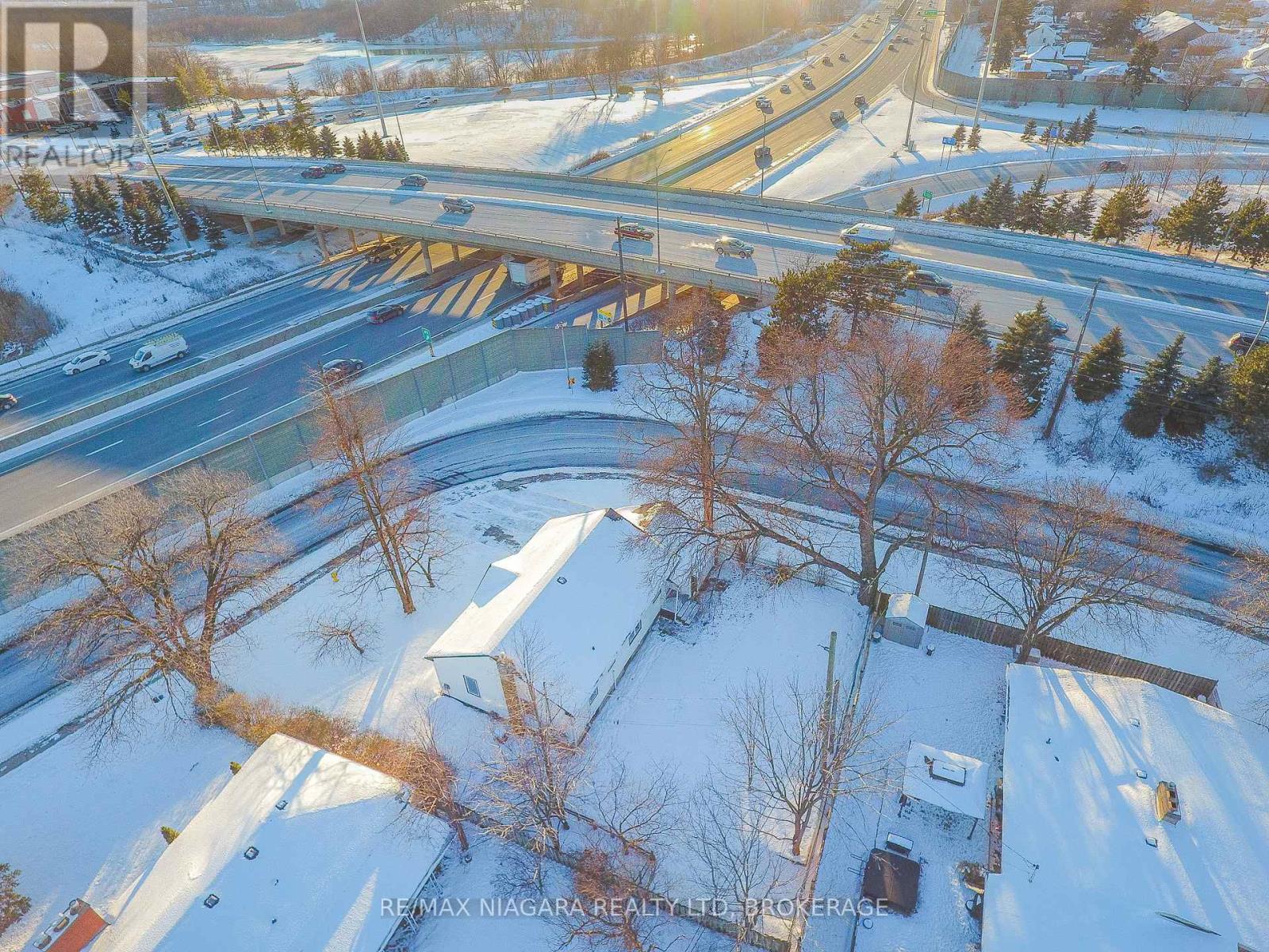 5 Meadowvale Drive, St. Catharines (Lakeport), ON - Outdoor With Body Of Water With View