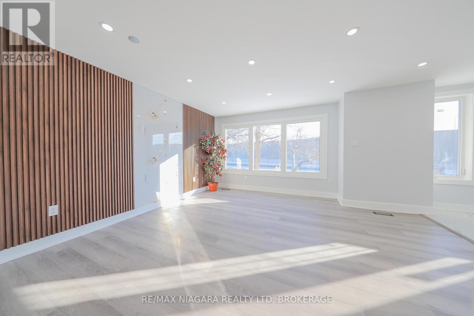 5 Meadowvale Drive, St. Catharines (Lakeport), ON - Indoor Photo Showing Other Room