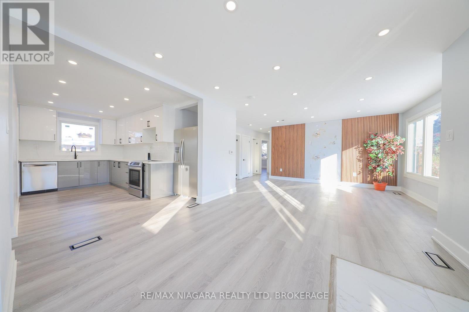 5 Meadowvale Drive, St. Catharines (Lakeport), ON - Indoor