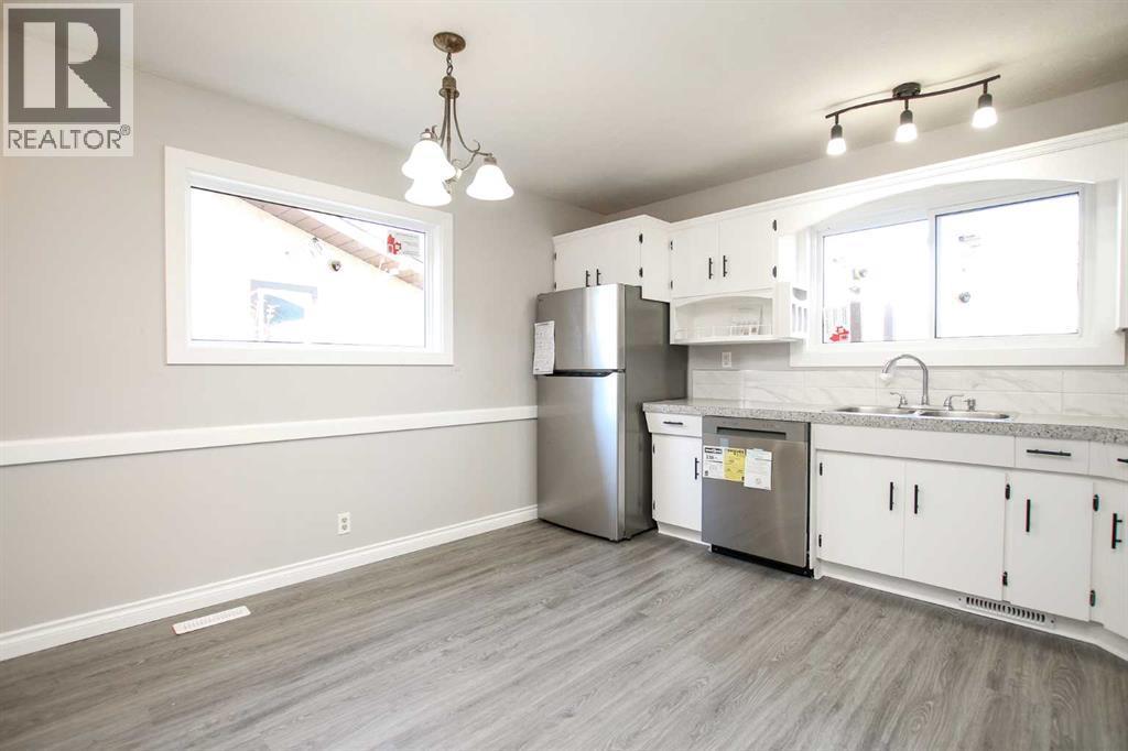 Kitchen & Dining - 69 Erickson Drive, Red Deer, AB - Indoor Photo Showing Kitchen With Double Sink