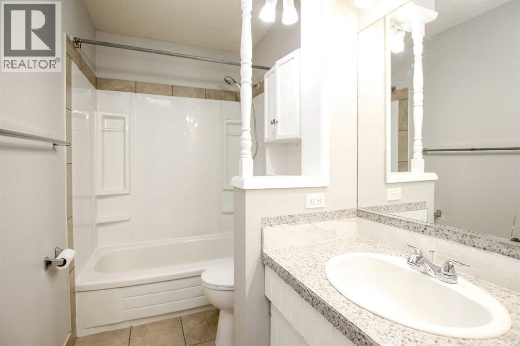 Main Bathroom - 69 Erickson Drive, Red Deer, AB - Indoor Photo Showing Bathroom
