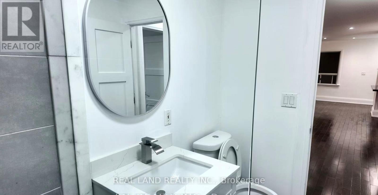 132 Edgecroft Road, Toronto, ON - Indoor Photo Showing Bathroom