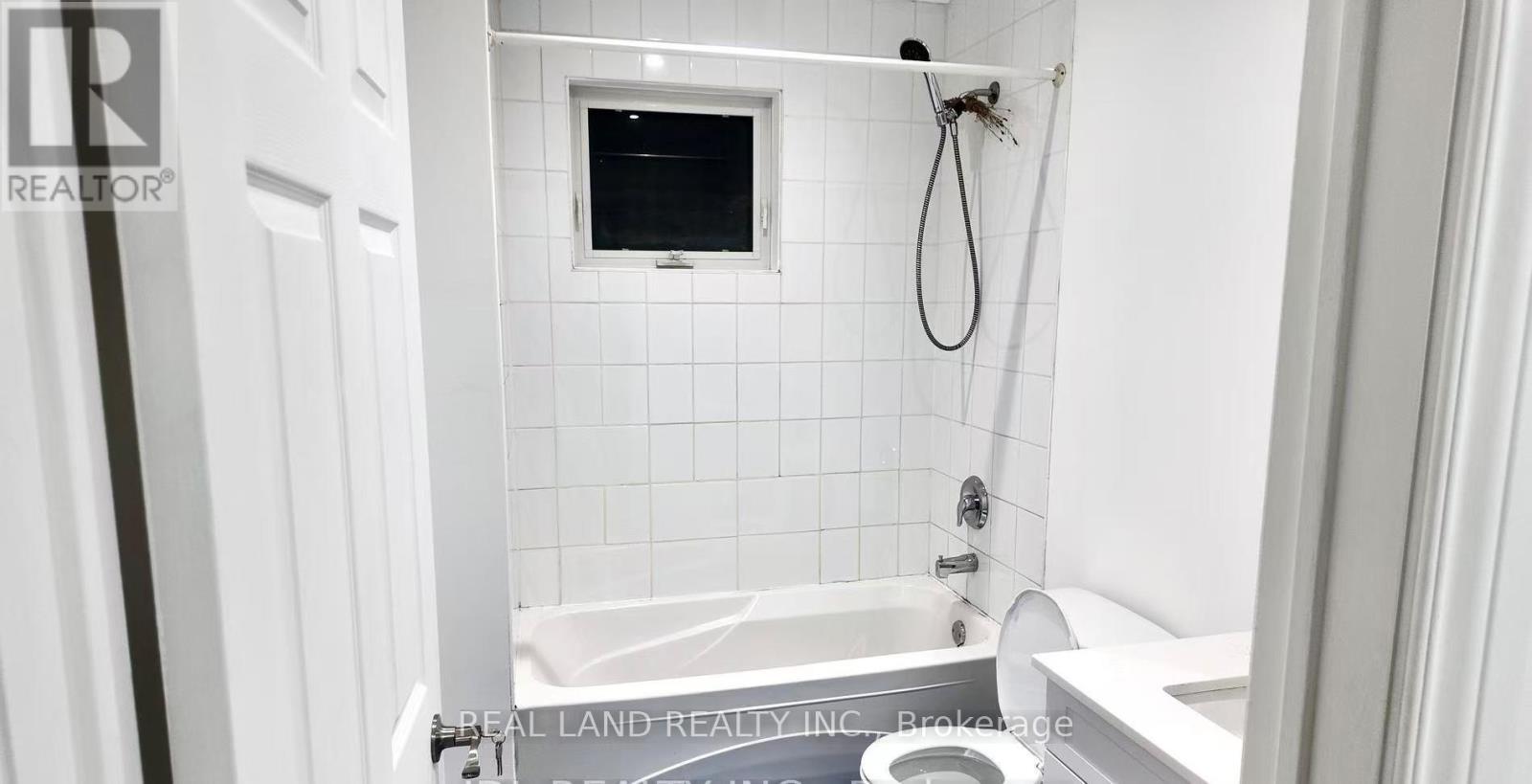 132 Edgecroft Road, Toronto, ON - Indoor Photo Showing Bathroom