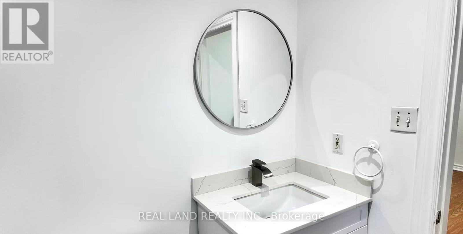 132 Edgecroft Road, Toronto, ON - Indoor Photo Showing Bathroom