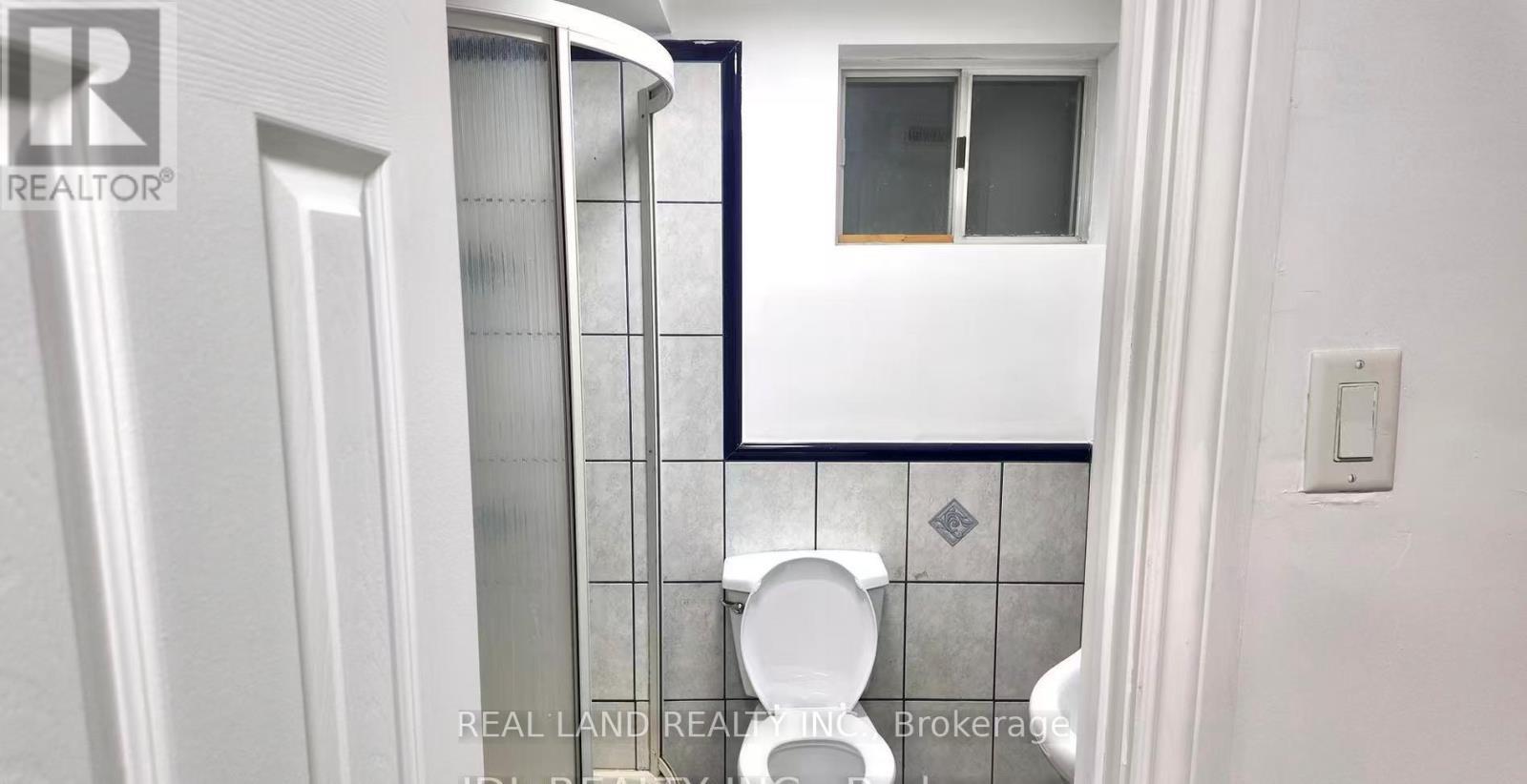 132 Edgecroft Road, Toronto, ON - Indoor Photo Showing Bathroom