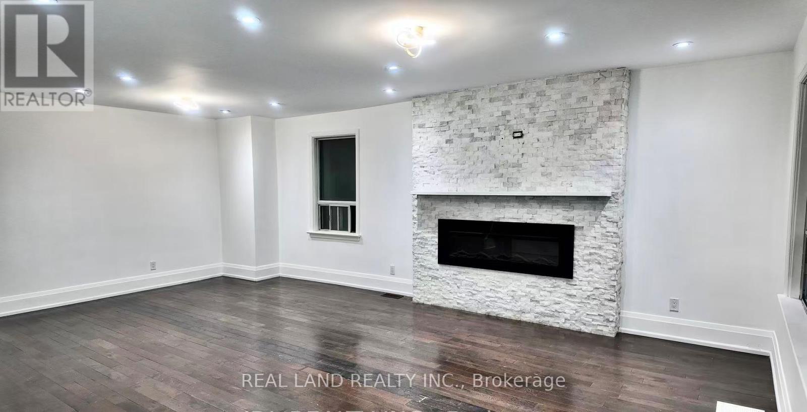 132 Edgecroft Road, Toronto, ON - Indoor With Fireplace