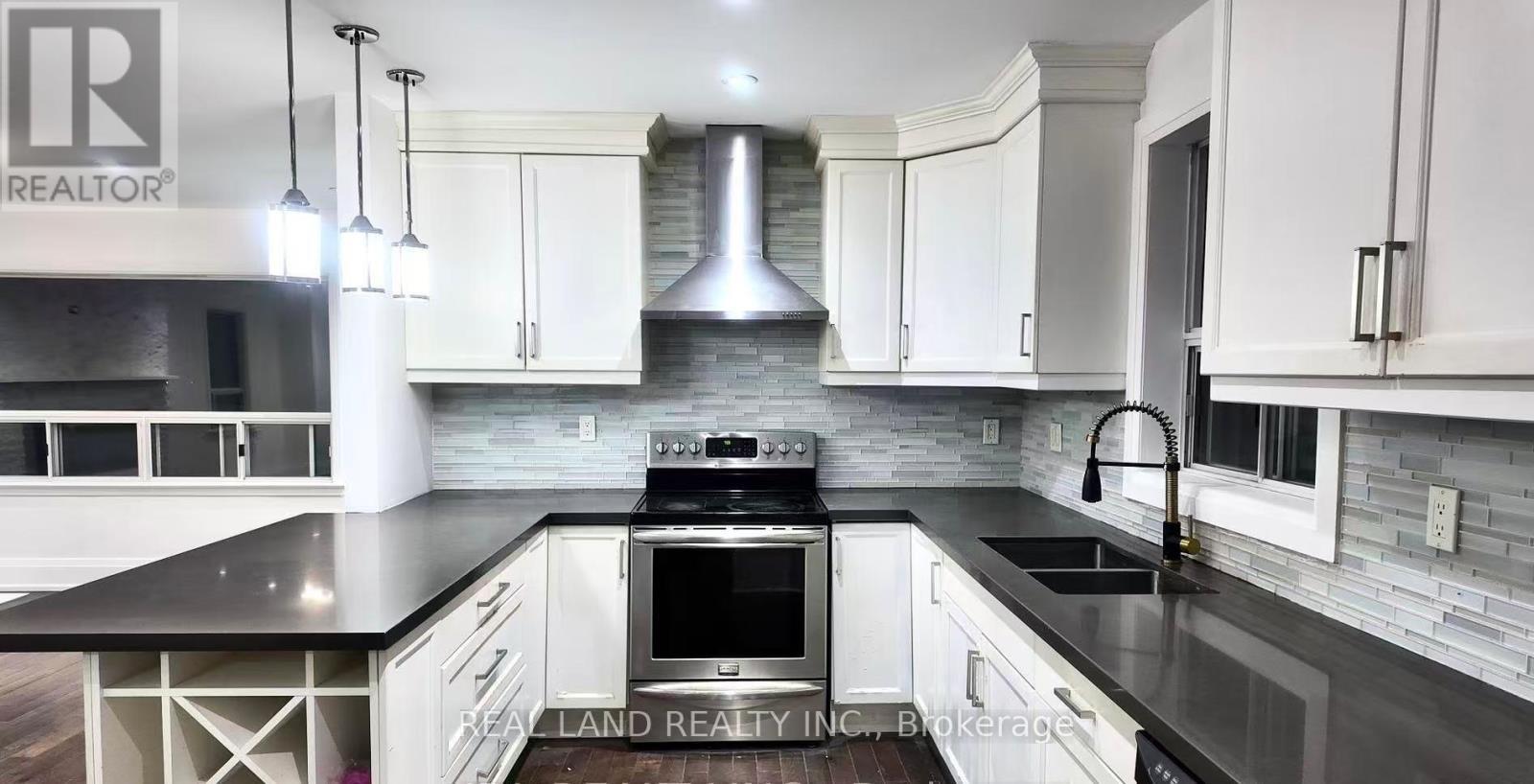 132 Edgecroft Road, Toronto, ON - Indoor Photo Showing Kitchen With Double Sink With Upgraded Kitchen