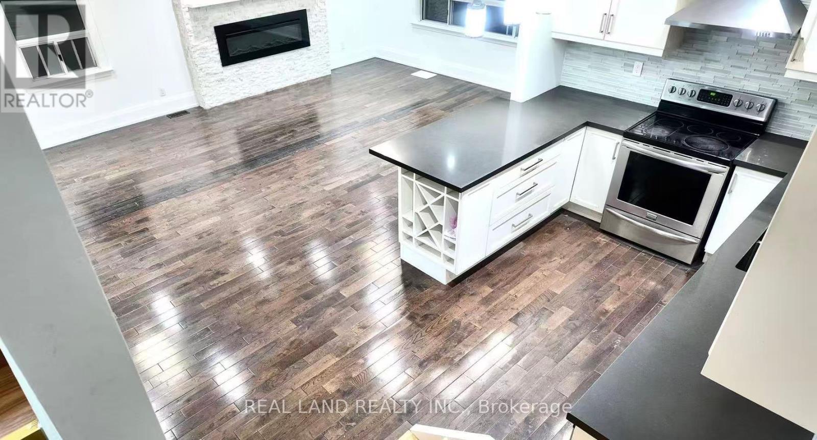 132 Edgecroft Road, Toronto, ON - Indoor With Fireplace