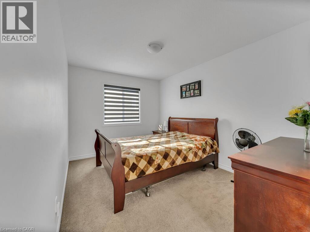 Bedroom with light carpet - 144 Summit Ridge Drive, Guelph, ON - Indoor Photo Showing Bedroom