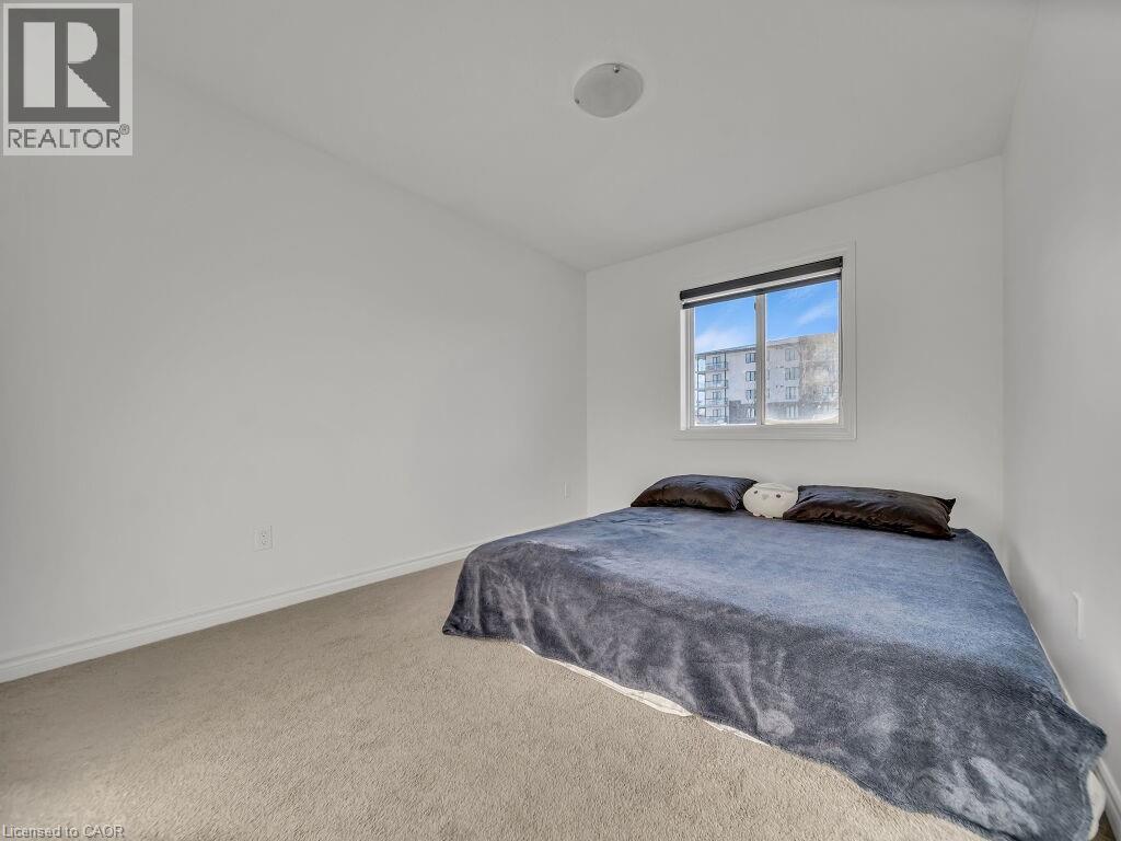 Bedroom with carpet floors - 144 Summit Ridge Drive, Guelph, ON - Indoor Photo Showing Bedroom
