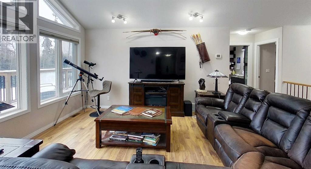 54003A Range Road 175, Rural Yellowhead County, AB - Indoor Photo Showing Living Room