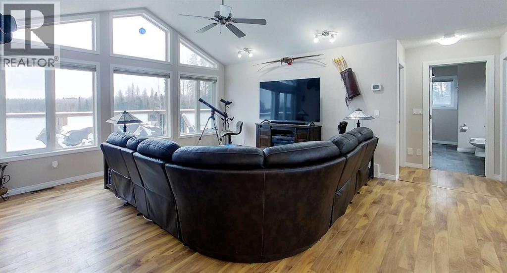 54003A Range Road 175, Rural Yellowhead County, AB - Indoor Photo Showing Living Room
