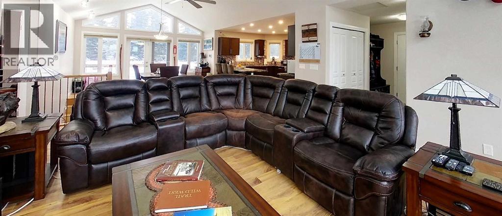 54003A Range Road 175, Rural Yellowhead County, AB - Indoor Photo Showing Living Room