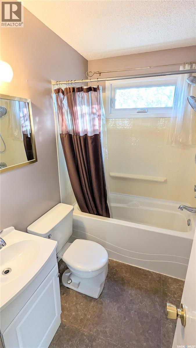 147 Ross Crescent, Saskatoon, SK - Indoor Photo Showing Bathroom