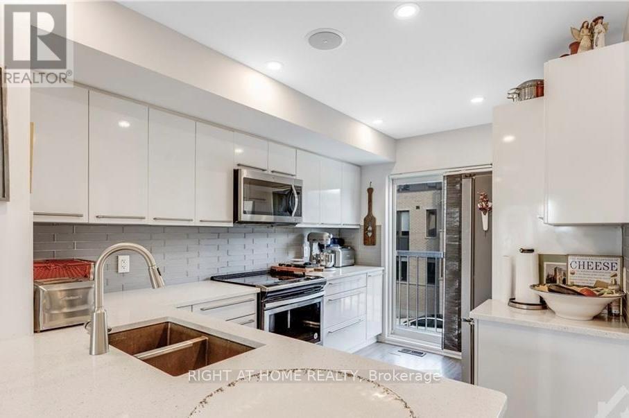 558 Recolte Private, Ottawa, ON - Indoor Photo Showing Kitchen With Double Sink With Upgraded Kitchen