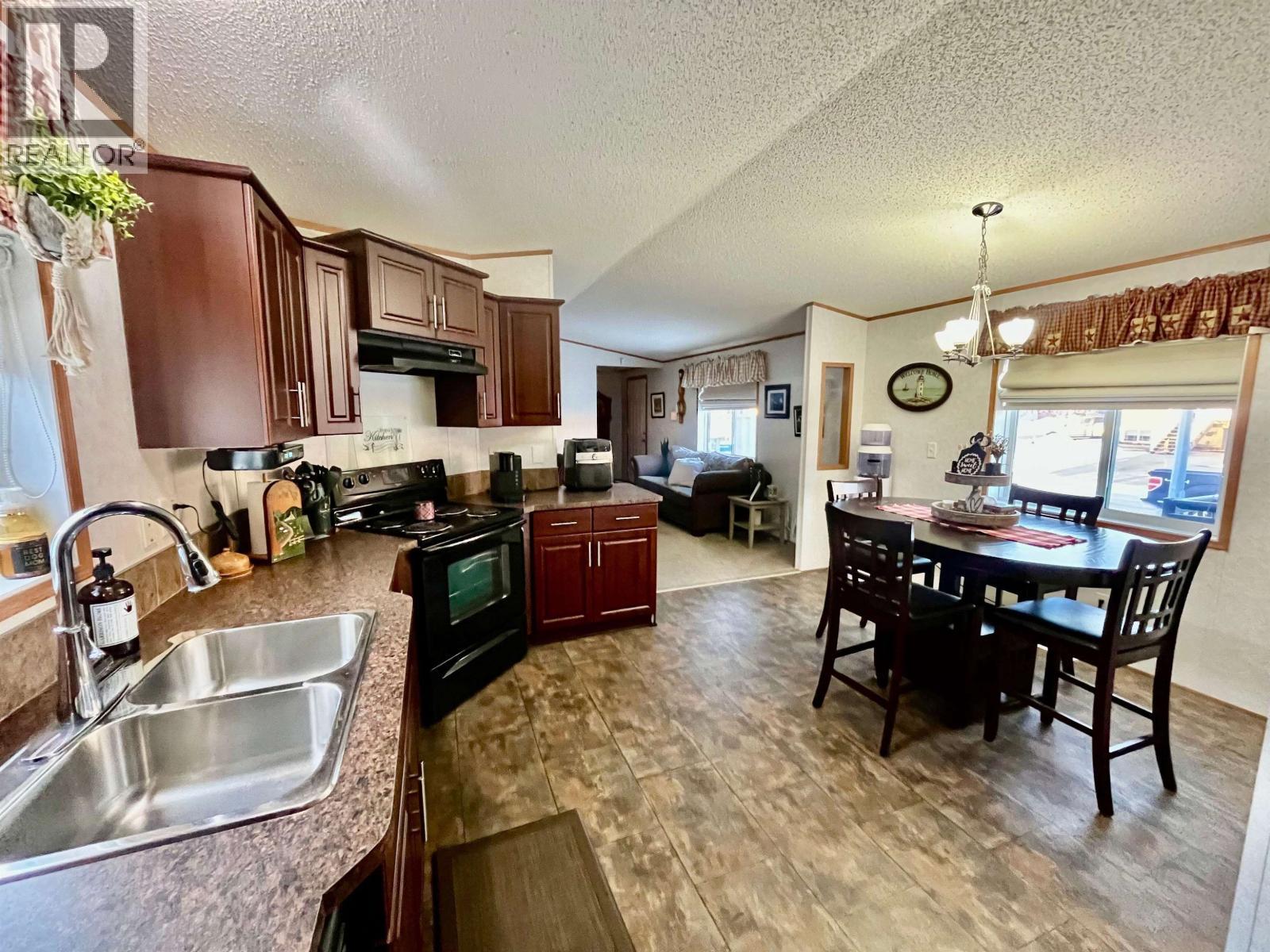 8112 85A Avenue, Fort St. John, BC - Indoor Photo Showing Kitchen With Double Sink