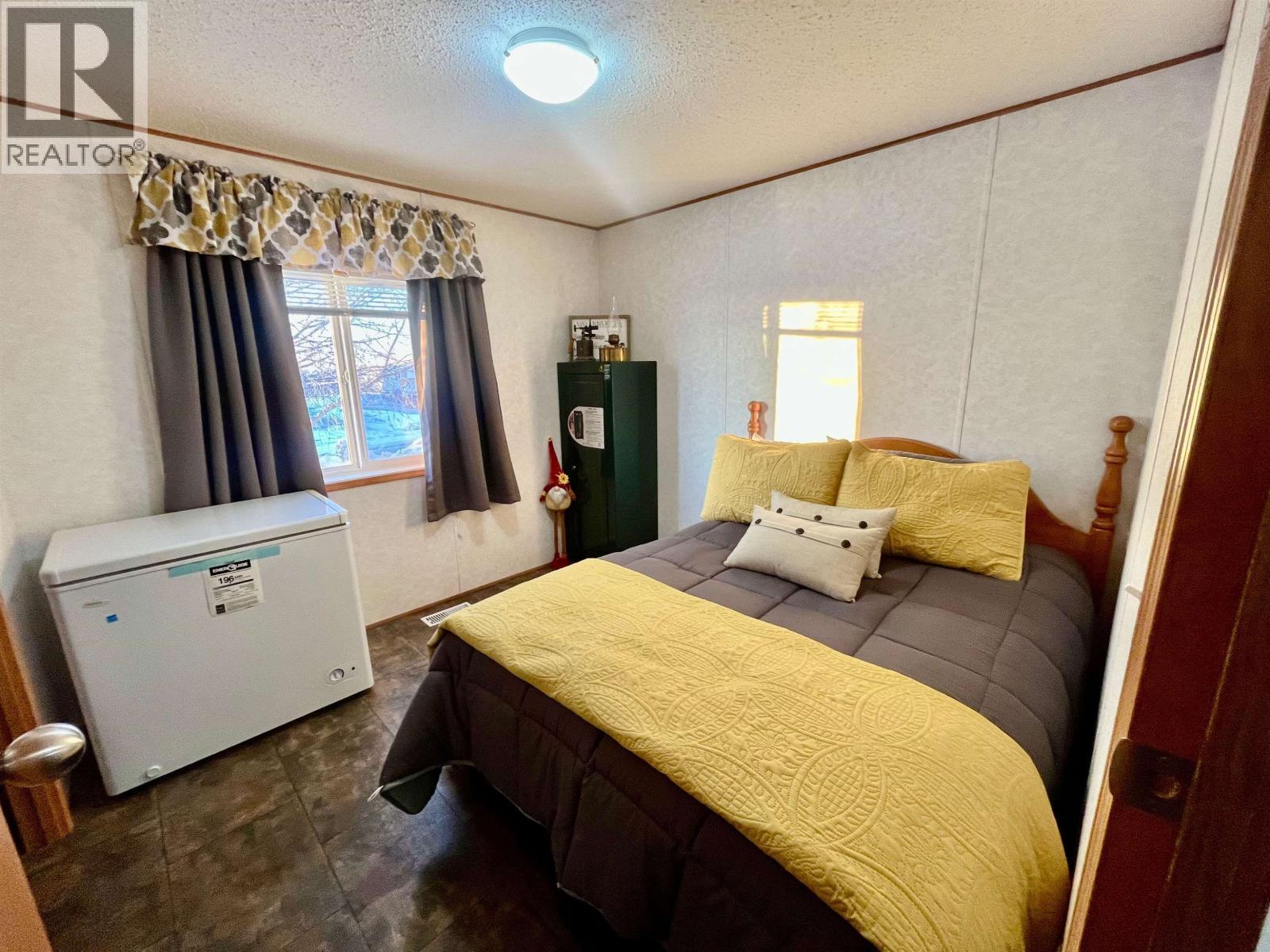 8112 85A Avenue, Fort St. John, BC - Indoor Photo Showing Bedroom