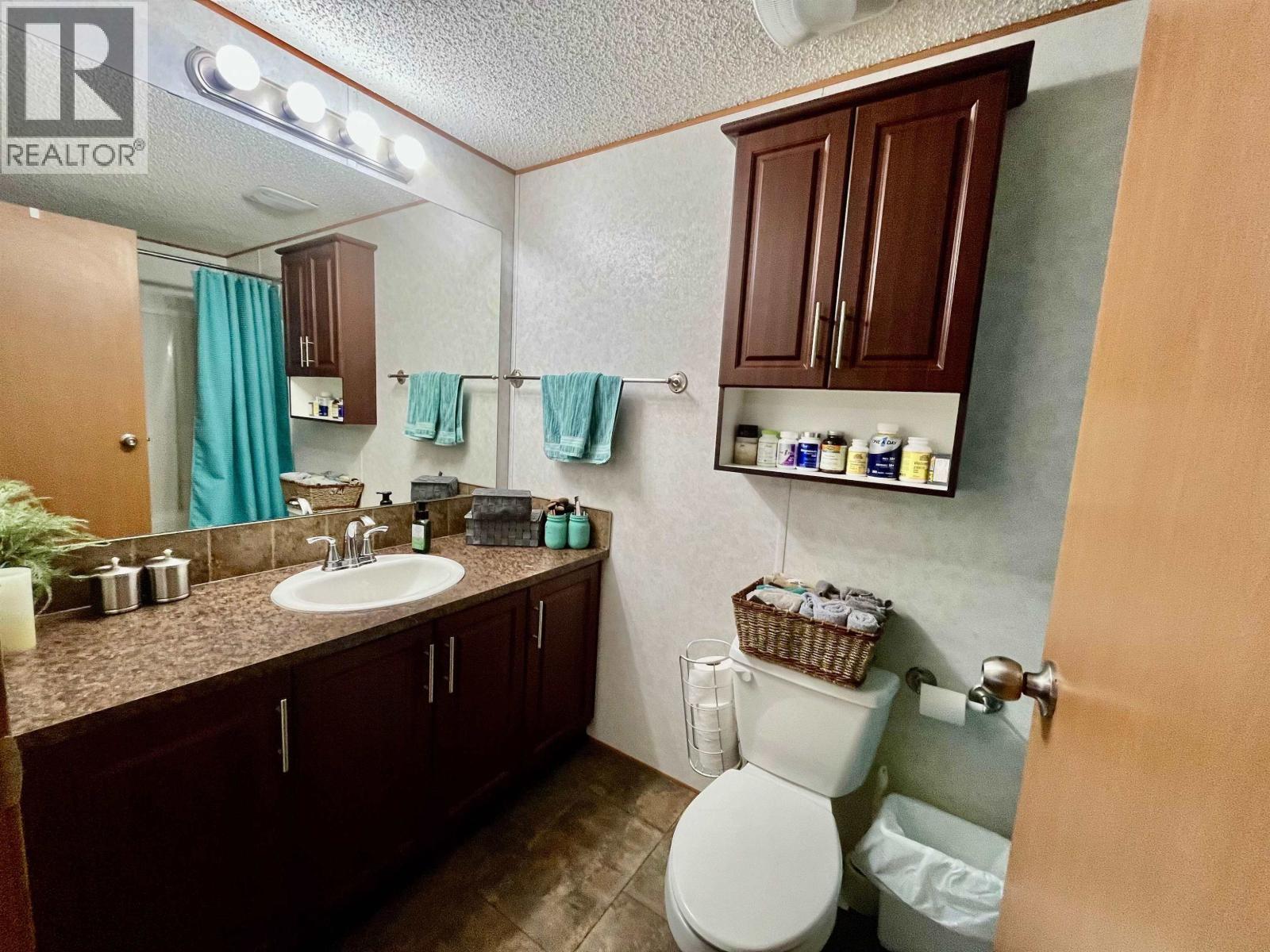 8112 85A Avenue, Fort St. John, BC - Indoor Photo Showing Bathroom