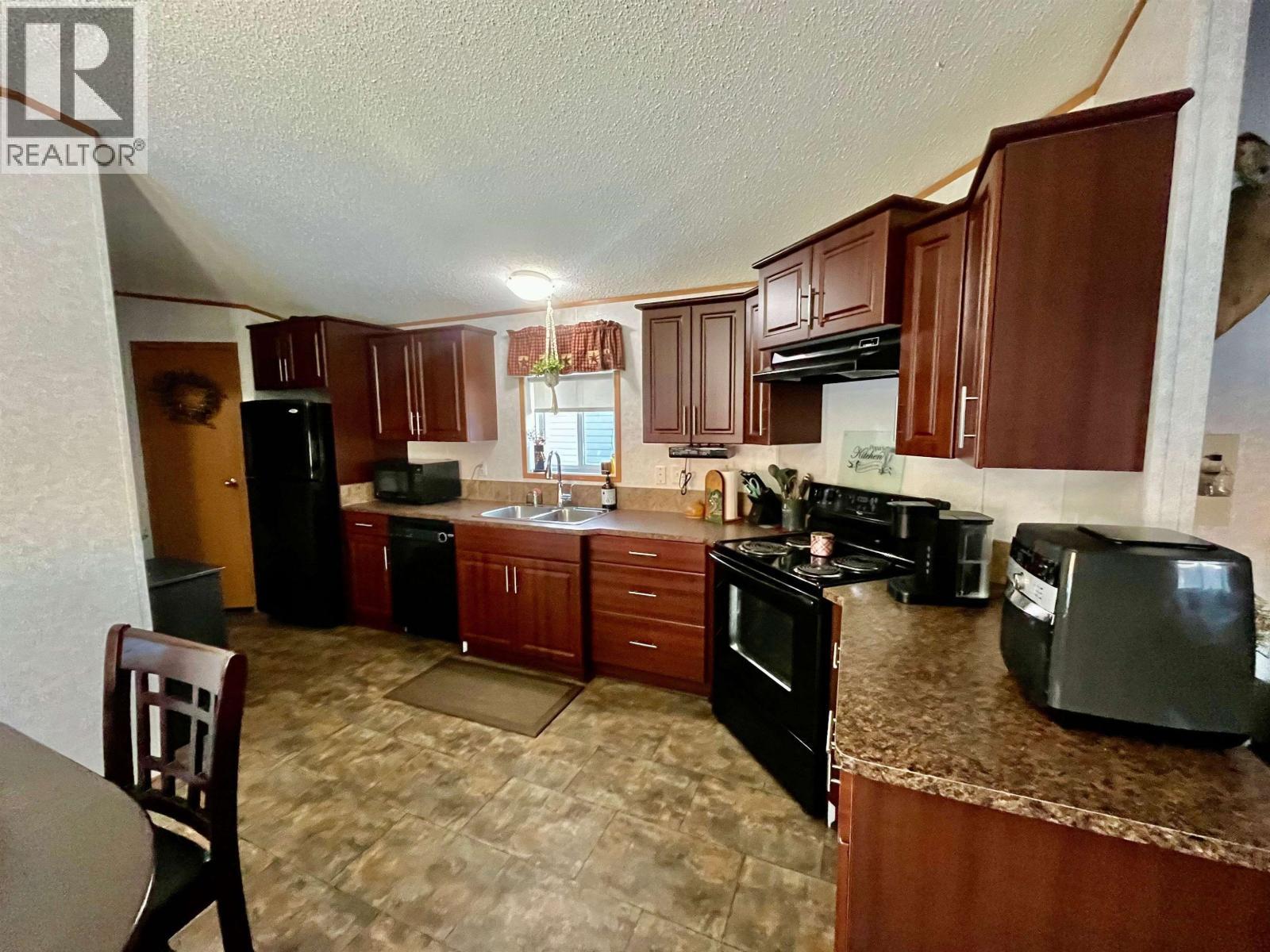 8112 85A Avenue, Fort St. John, BC - Indoor Photo Showing Kitchen With Double Sink