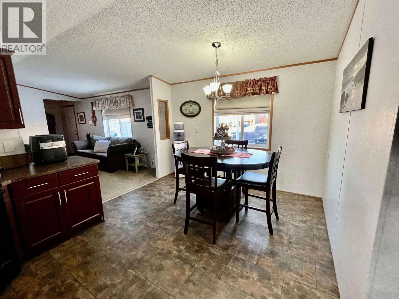 8112 85A Avenue, Fort St. John, BC - Indoor Photo Showing Dining Room