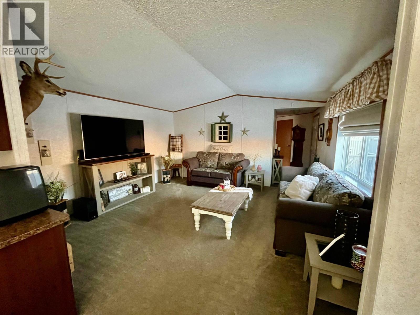 8112 85A Avenue, Fort St. John, BC - Indoor Photo Showing Living Room