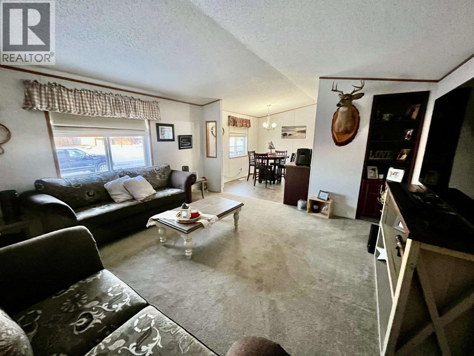 8112 85A Avenue, Fort St. John, BC - Indoor Photo Showing Living Room