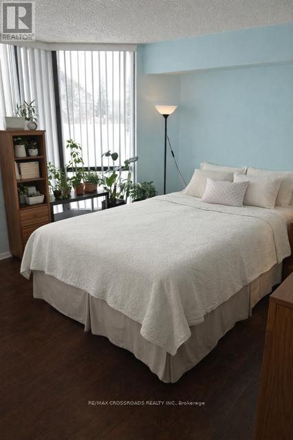 209 - 8 Silverbelle Grove, Toronto, ON - Indoor Photo Showing Bedroom