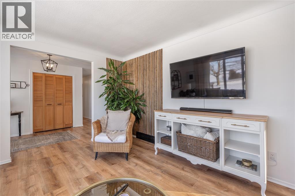 5328 Mandaumin Road, Plympton-Wyoming, ON - Indoor