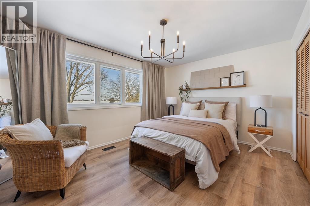 5328 Mandaumin Road, Plympton-Wyoming, ON - Indoor Photo Showing Bedroom