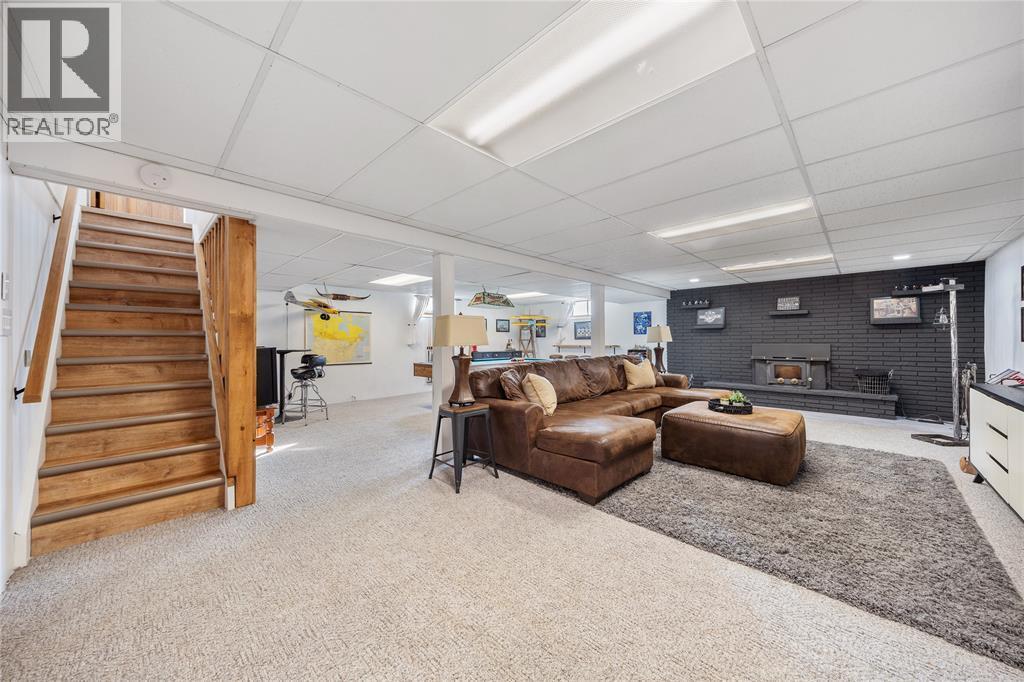 5328 Mandaumin Road, Plympton-Wyoming, ON - Indoor