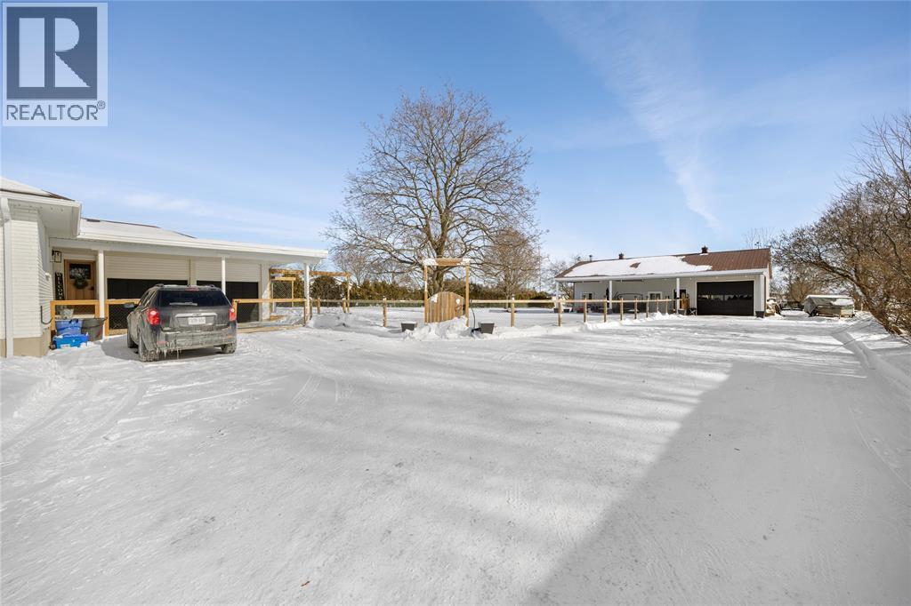 5328 Mandaumin Road, Plympton-Wyoming, ON - Outdoor