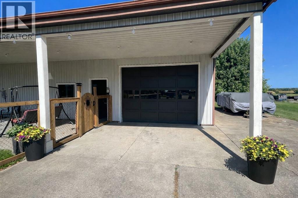 5328 Mandaumin Road, Plympton-Wyoming, ON - Outdoor With Exterior