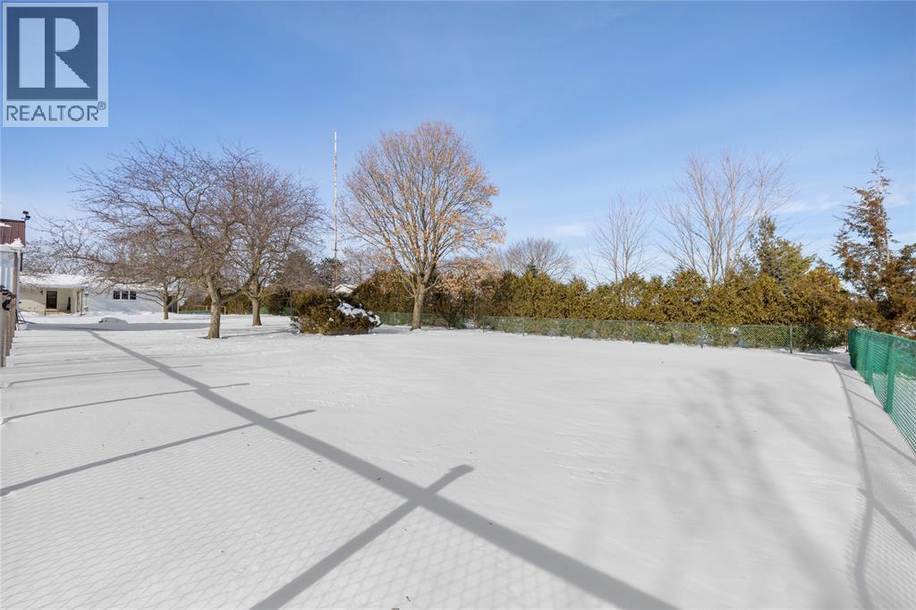 5328 Mandaumin Road, Plympton-Wyoming, ON - Outdoor