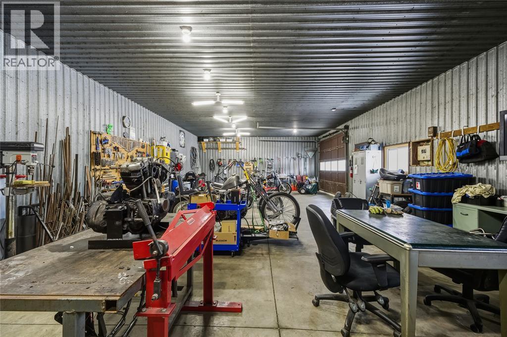 5328 Mandaumin Road, Plympton-Wyoming, ON - Indoor