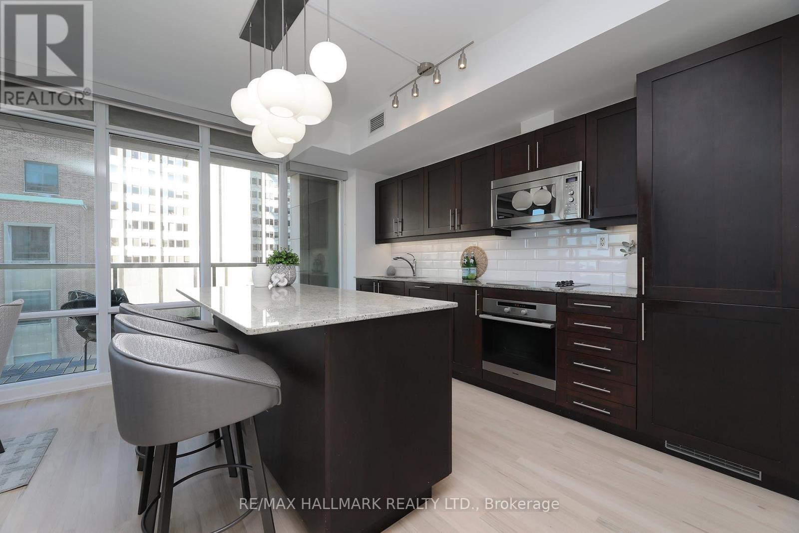 611 - 1 Bedford Road, Toronto, ON - Indoor Photo Showing Kitchen With Upgraded Kitchen