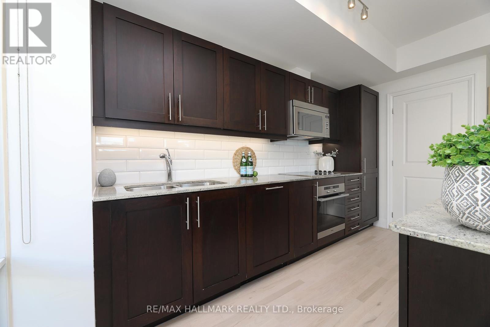 611 - 1 Bedford Road, Toronto, ON - Indoor Photo Showing Kitchen With Double Sink