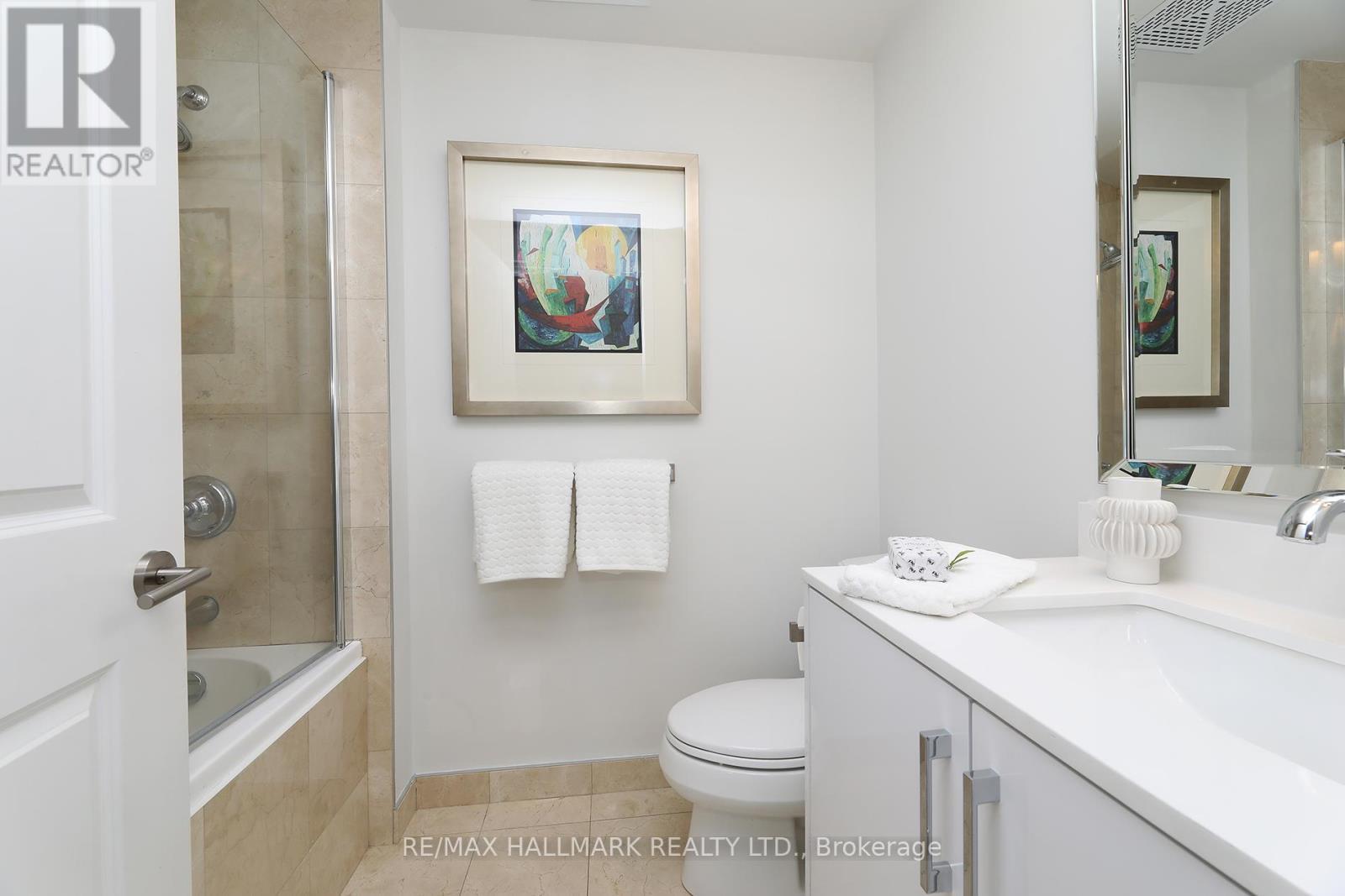 611 - 1 Bedford Road, Toronto, ON - Indoor Photo Showing Bathroom