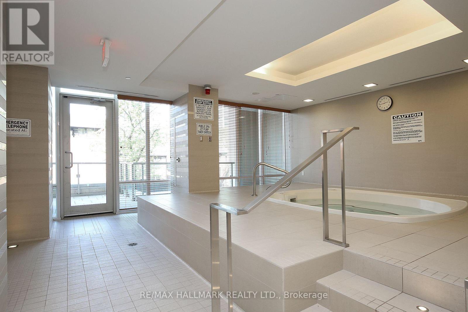 611 - 1 Bedford Road, Toronto, ON - Indoor Photo Showing Other Room