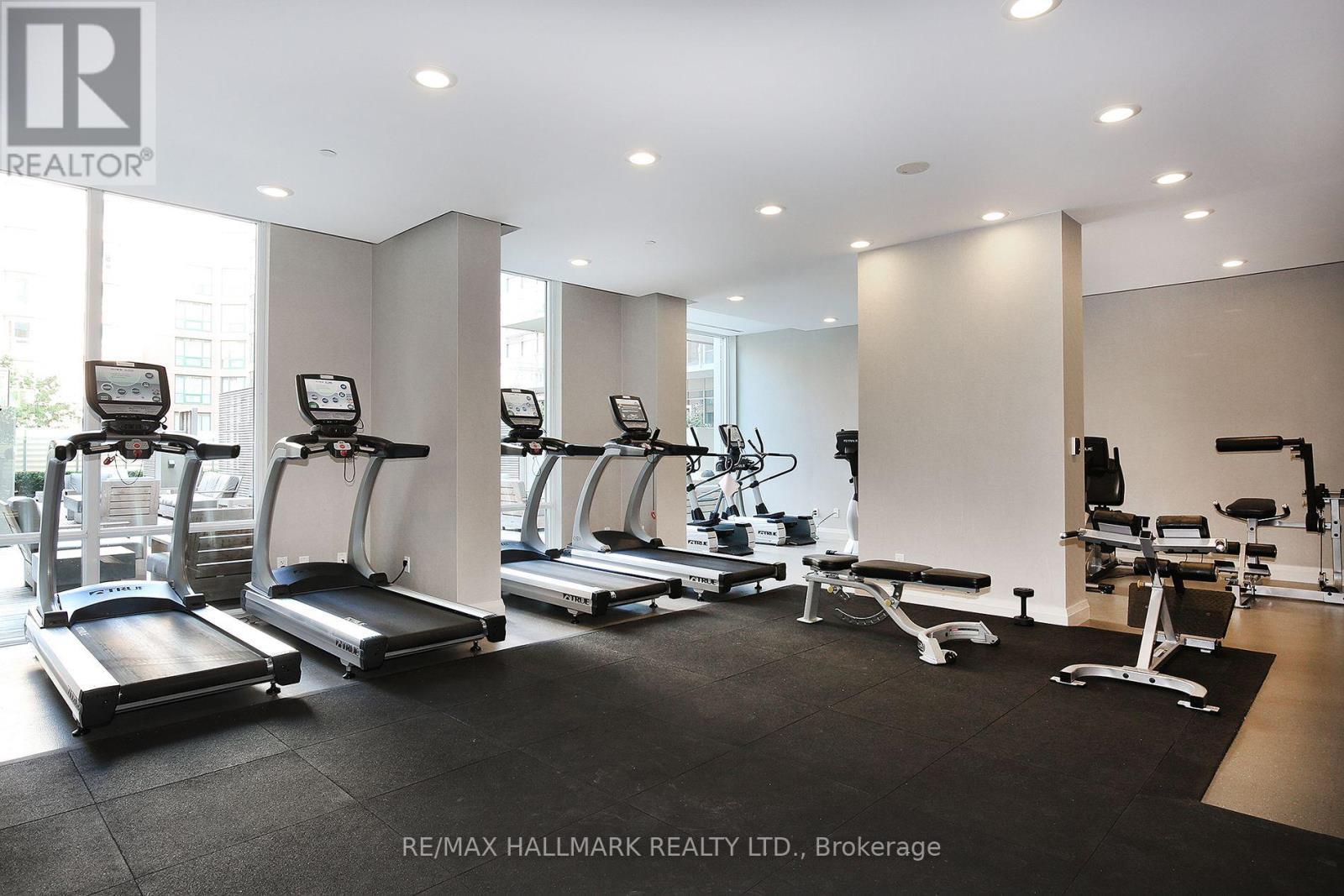 611 - 1 Bedford Road, Toronto, ON - Indoor Photo Showing Gym Room