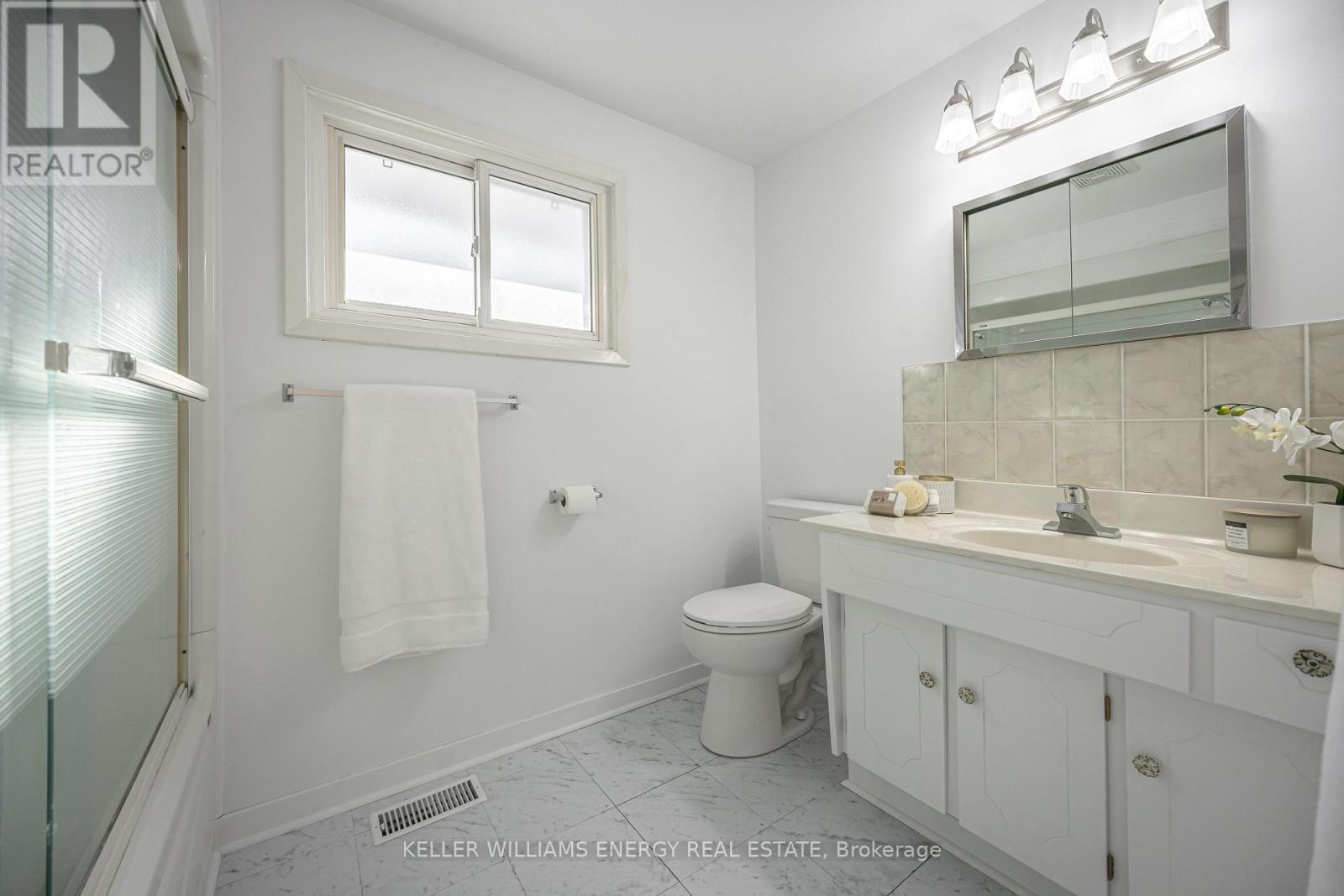 469 Waverly Street N, Oshawa (Mclaughlin), ON - Indoor Photo Showing Bathroom