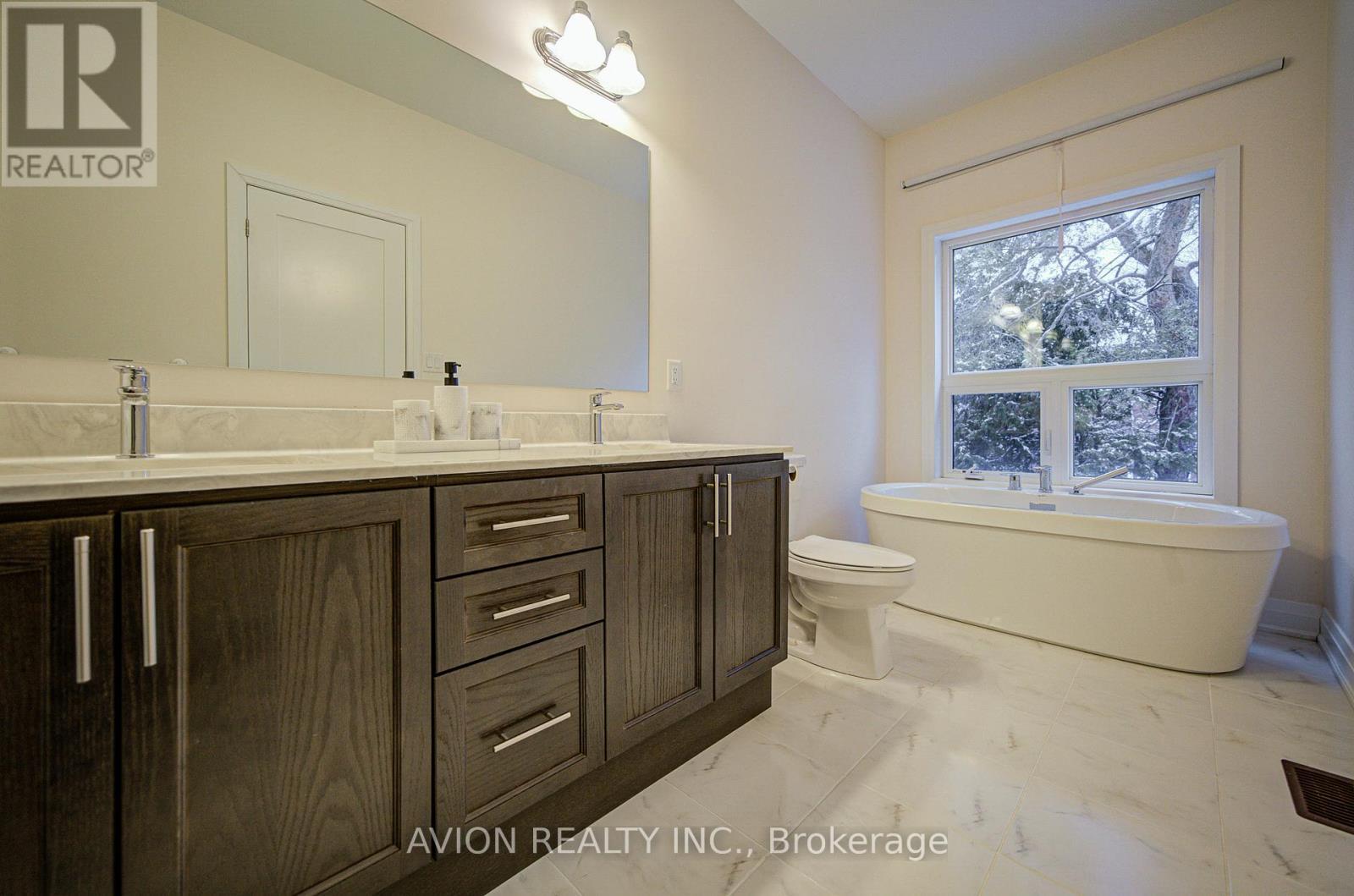 42 Causland Lane, Richmond Hill, ON - Indoor Photo Showing Bathroom