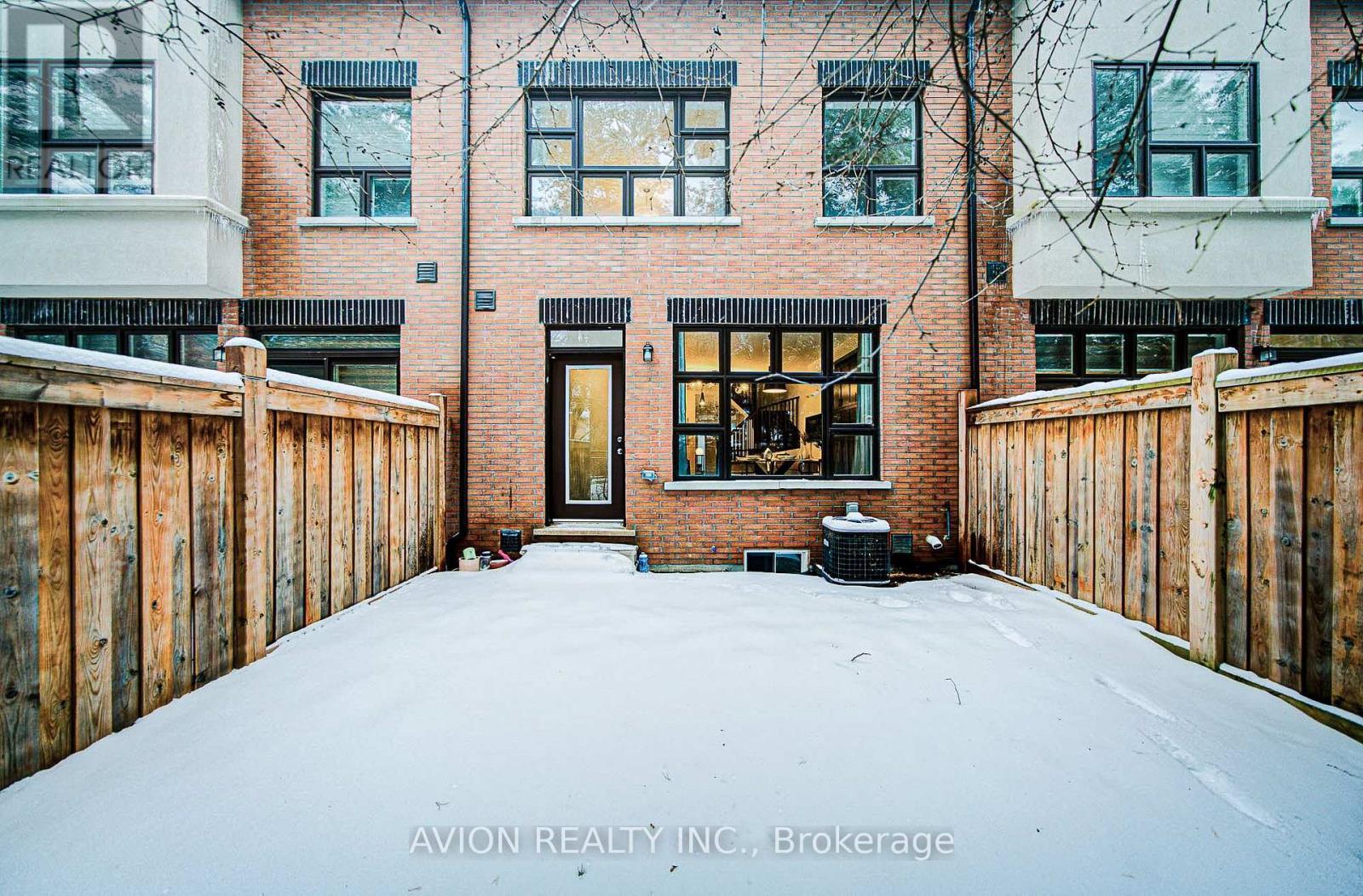 42 Causland Lane, Richmond Hill, ON - Outdoor