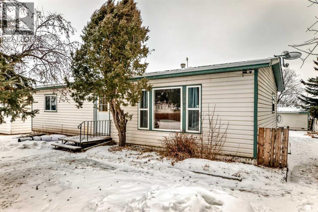 5209 46 Street, Rimbey, AB - Outdoor