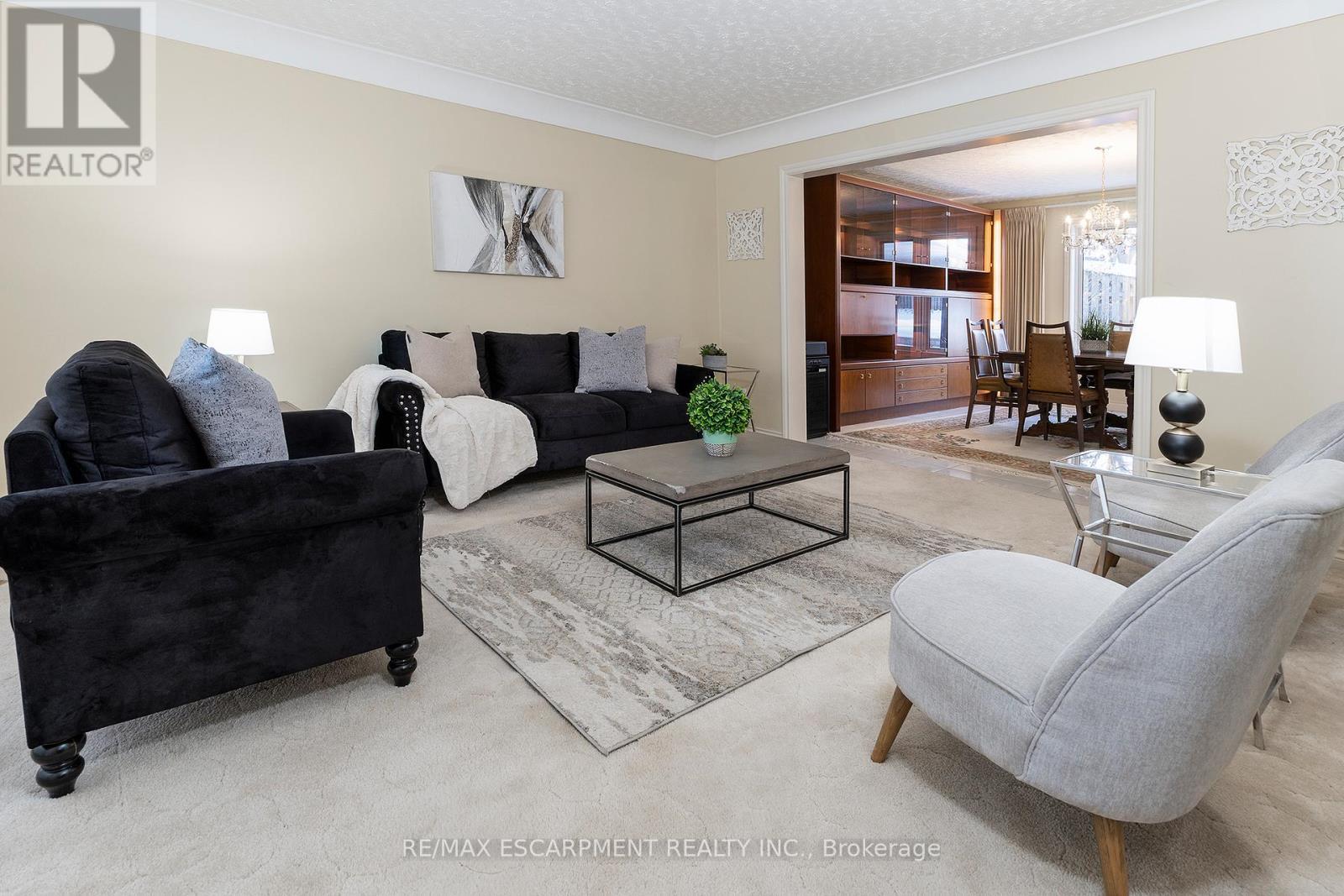 6005 Mountaingate Drive, Niagara Falls, ON - Indoor Photo Showing Living Room