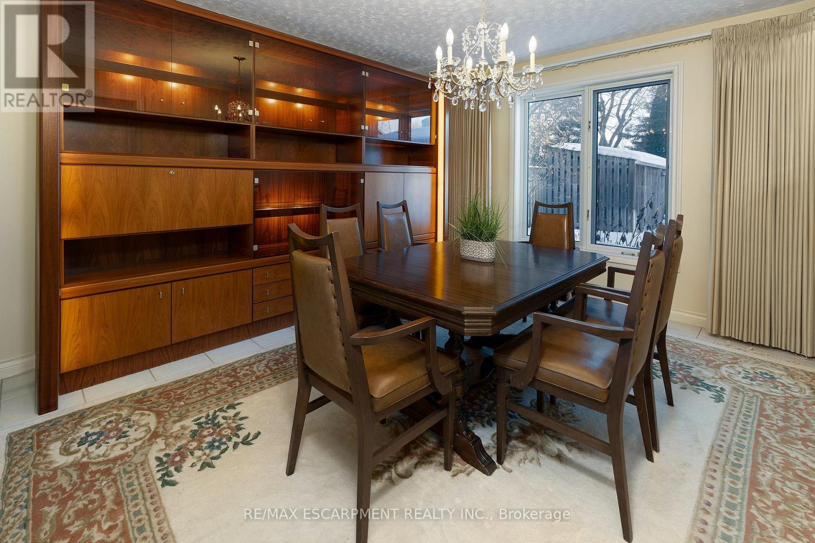 6005 Mountaingate Drive, Niagara Falls, ON - Indoor Photo Showing Dining Room
