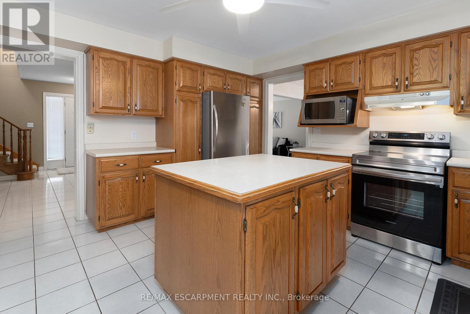 6005 Mountaingate Drive, Niagara Falls, ON - Indoor Photo Showing Kitchen