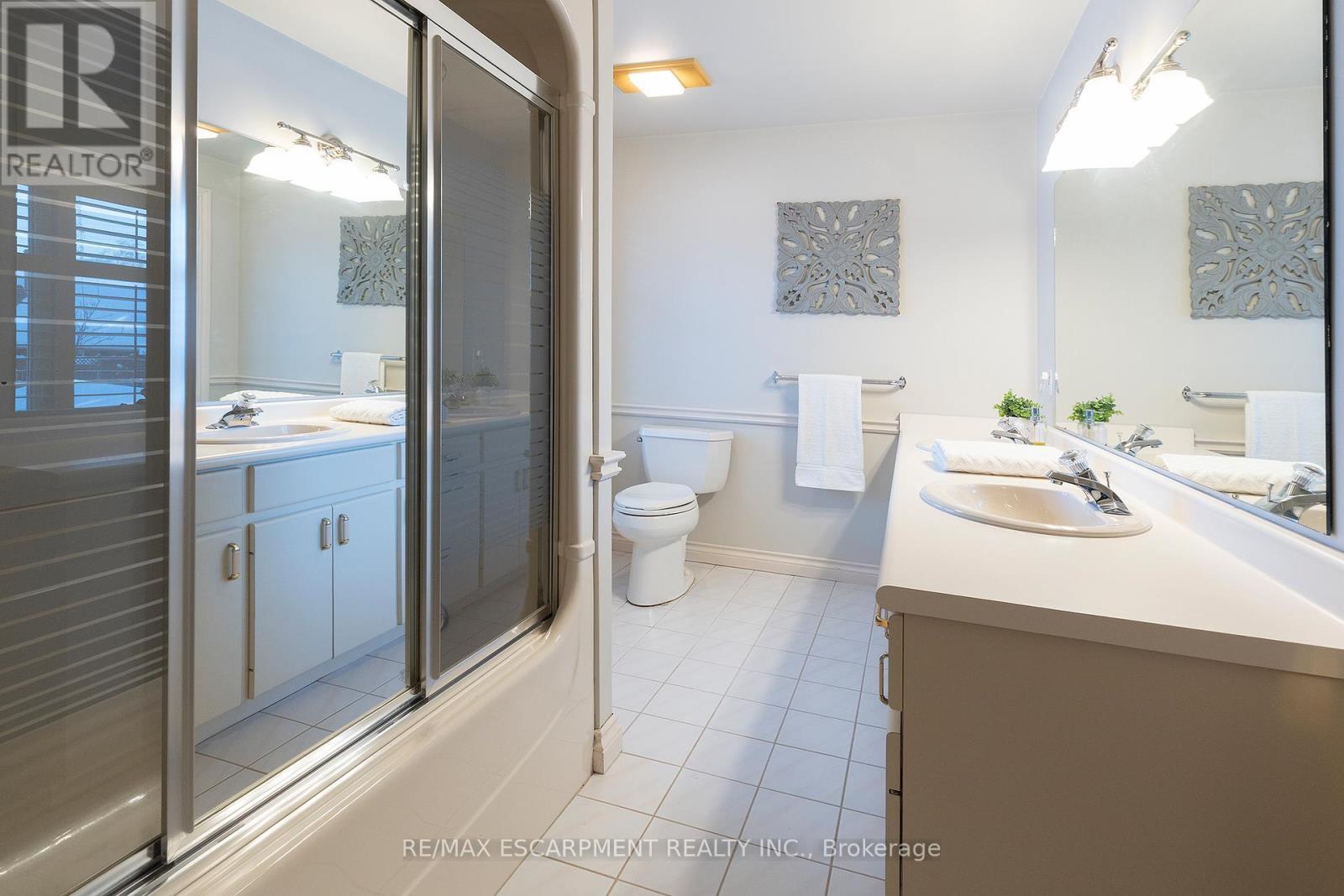 6005 Mountaingate Drive, Niagara Falls, ON - Indoor Photo Showing Bathroom